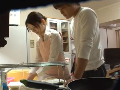 レンタル家政婦のお姉さんを盗撮→飽き足らずにその場でガチパコ決行